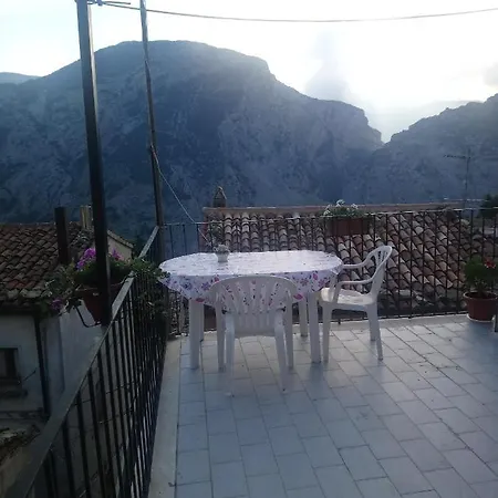 Il Campanile Di Leone Pina فندق مبيت وإفطار 3*