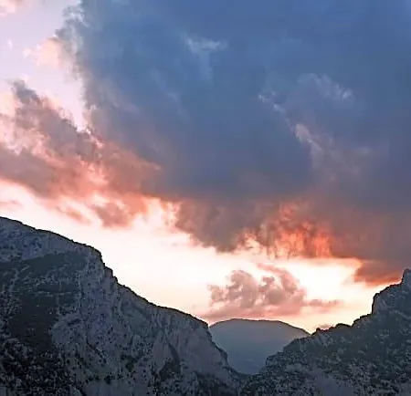 Il Campanile Di Leone Pina